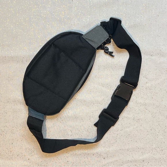 CHAMPION: Fanny Pack - Picture 2 of 2